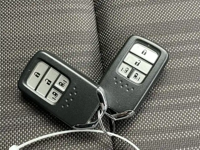 ホンダ フリード G ホンダセンシング 千葉県 2019(平31)年 4.4万km モダンスティールM 禁煙車　/社外８型ＳＤナビ（AVIC-RL902）/AM＆FM＆Bluetooth＆フルセグTV＆CD＆DVD/両側電動スライドドア　/ＬＥＤヘッドライト（オートライト付き）/アクティブコーナリングライト/ビルトインＥＴＣ　/純正フロアマット/ホンダセンシング/レーダークルーズコントロール　/レーンキープアシスト　/衝突軽減ブレーキ/リアサンシェード　/電動格納サイドミラー　/バックカメラ/アイドリングストップ/ウィンカーミラー/2列目キャプテンシート/プッシュスタート/ISOFIX/12Vシガーソケット