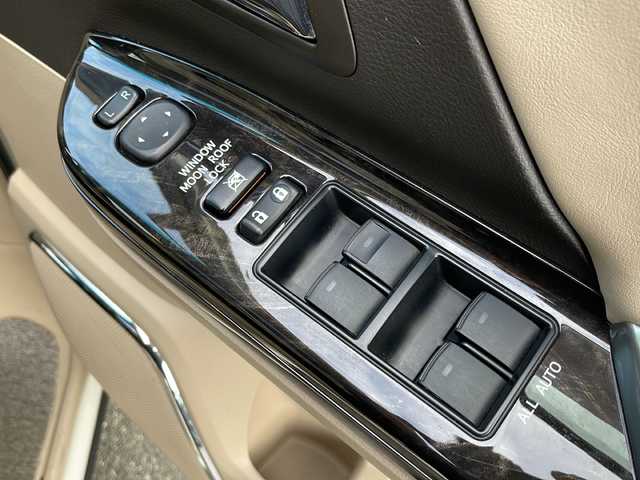 トヨタ アルファードハイブリット G Lパッケージ 岩手県 2012(平24)年 4.9万km ゴールドパールクリスタルシャイン SR プレミアムサウンドナビ フリップダウンモニター 全周囲C フルセグ 両側電動スライド 電動リアゲート メモリ付電動革シート シートヒーター クルコン ドラレコ AC100Vコンセント 純正16AW オートHIDライト フォグ