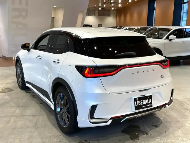 レクサス ＬＢＸ リラックス 道央・札幌 2024(令6)年 0.7万km ソニッククォーツ MODELLISTAアドバンストラグジュアリーパッケージ/　・フロントスポイラー/　・サイドスカート/　・リヤスカート/カラーヘッドアップディスプレイ/純正ドライブレコーダー/LexusSafetySystem+/ブラインドスポットモニター/パノラミックビューモニター/9.8インチディスプレイオーディオ(コネクティッドナビ対応)/フルセグTV/USB/Bluetooth/LEDヘッドランプ/本革シート/シートヒーター/運転席パワーシート/パワーバックドア