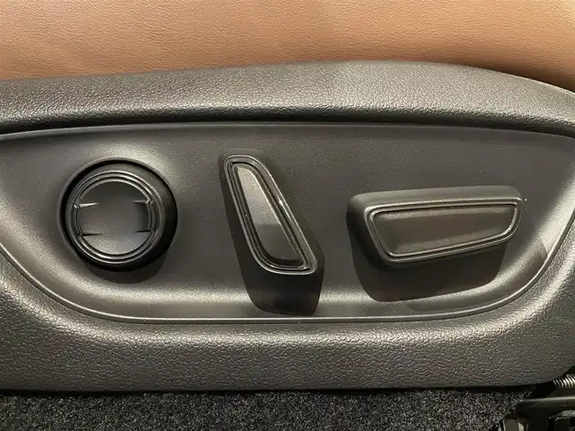 レクサス ＬＢＸ リラックス 道央・札幌 2024(令6)年 0.7万km ソニッククォーツ MODELLISTAアドバンストラグジュアリーパッケージ/　・フロントスポイラー/　・サイドスカート/　・リヤスカート/カラーヘッドアップディスプレイ/純正ドライブレコーダー/LexusSafetySystem+/ブラインドスポットモニター/パノラミックビューモニター/9.8インチディスプレイオーディオ(コネクティッドナビ対応)/フルセグTV/USB/Bluetooth/LEDヘッドランプ/本革シート/シートヒーター/運転席パワーシート/パワーバックドア