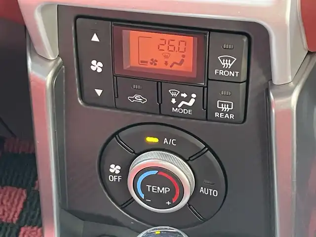 ダイハツ コペン セロ 滋賀県 2015(平27)年 0.6万km パールホワイトⅢ 社外7インチナビ/【Bluetooth/CD/DVD/フルセグTV】/LEDヘッドライト/ETC/D/Nシートヒーター/純正フロアマット/プッシュスタート/スマートキー/ステアリングリモコン/MTモード付AT