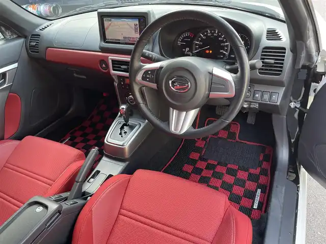 ダイハツ コペン セロ 滋賀県 2015(平27)年 0.6万km パールホワイトⅢ 社外7インチナビ/【Bluetooth/CD/DVD/フルセグTV】/LEDヘッドライト/ETC/D/Nシートヒーター/純正フロアマット/プッシュスタート/スマートキー/ステアリングリモコン/MTモード付AT