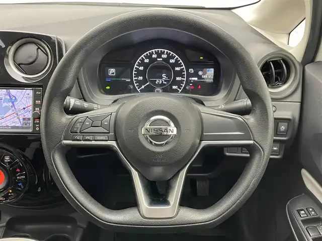 日産 ノート e－パワー X 愛知県 2019(平31)年 5.9万km ブリリアントホワイトパール 純正ナビ/アラウンドビューモニター/デジタルインナーミラー/禁煙車/フルセグＴＶ/ＣＤ再生/ドライブレコーダー/ＥＴＣ/衝突軽減/車線逸脱/オートマチックハイビーム/コーナーセンサー/Ｂｌｕｅｔｏｏｔｈ/社外フロアマット/純正１５インチアルミホイール/プッシュスタート/スマートキー