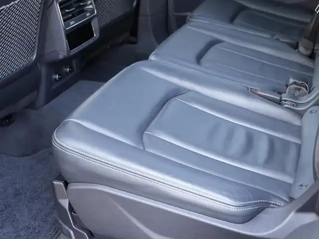 アウディ アウディ Ｑ７ 55TFSIクワトロ Sライン 静岡県 2022(令4)年 4.6万km デイトナグレーパールエフェクト ブラックスタイリングパッケージ/パノラマサンルーフ/MMIナビフルセグTVBluetoothCarplay対応/サラウンドカメラ/パルコナレザーシート　シートヒーター/メモリーパワーシート/マトリクスLEDヘッドライト/AUDISport21インチアルミホイール/AUDIドライブセレクト/AUDIプレセンス/7シーターパッケージ/クロージングサポートドア/パワーテールゲート/アンビエントライト/DSRCETC
