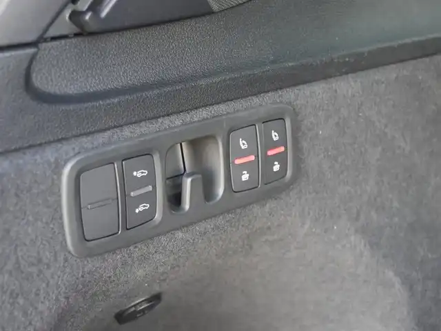アウディ アウディ Ｑ７ 55TFSIクワトロ Sライン 静岡県 2022(令4)年 4.6万km デイトナグレーパールエフェクト ブラックスタイリングパッケージ/パノラマサンルーフ/MMIナビフルセグTVBluetoothCarplay対応/サラウンドカメラ/パルコナレザーシート　シートヒーター/メモリーパワーシート/マトリクスLEDヘッドライト/AUDISport21インチアルミホイール/AUDIドライブセレクト/AUDIプレセンス/7シーターパッケージ/クロージングサポートドア/パワーテールゲート/アンビエントライト/DSRCETC
