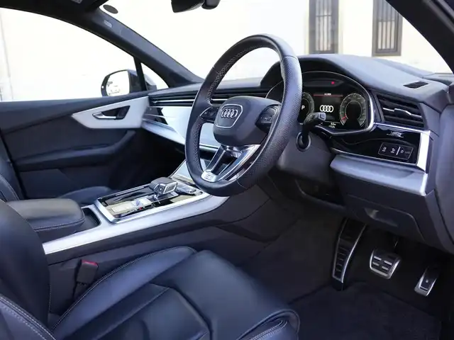 アウディ アウディ Ｑ７ 55TFSIクワトロ Sライン 静岡県 2022(令4)年 4.6万km デイトナグレーパールエフェクト ブラックスタイリングパッケージ/パノラマサンルーフ/MMIナビフルセグTVBluetoothCarplay対応/サラウンドカメラ/パルコナレザーシート　シートヒーター/メモリーパワーシート/マトリクスLEDヘッドライト/AUDISport21インチアルミホイール/AUDIドライブセレクト/AUDIプレセンス/7シーターパッケージ/クロージングサポートドア/パワーテールゲート/アンビエントライト/DSRCETC