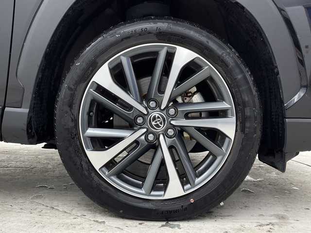 トヨタ カローラ クロス ハイブリッド Z 宮城県 2023(令5)年 3.4万km アティチュードブラックマイカ トヨタセーフティセンス/・プリクラッシュセーフティ/・レーントレーシングアシスト/・レーダークルーズコントロール/・オートマチックハイビーム/・パーキングサポートブレーキ/・ソナー/純正9インチディスプレイオーディオ/・BT/USB/Miracast/フルセグテレビ/バックカメラ/パワーバックドア/ハーフレザーシート/運転席パワーシート/前席シートヒーター/ビルトインETC/シーケンシャルランプ/LEDヘッドライト/LEDフォグランプ/電動パーキングブレーキ/オートホールド/プッシュスタート/スマートキー/スペアキー/純正18インチアルミホイール/純正フロアマット/ルーフレール