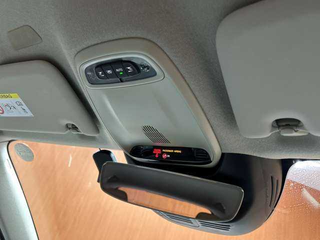 ボルボ ＸＣ４０ T4 モメンタム 千葉県 2019(令1)年 4.1万km アイスホワイト アダプティブクルーズコントロール　/半革シート　/純正HDDナビ　/TV　/360°/CarPlay　/Bluetooth接続　/電動シート　/シートヒーター　/LEDヘッドライト　/パークアシスト　/衝突軽減ブレーキ　/LKA　/BSM　/ETC