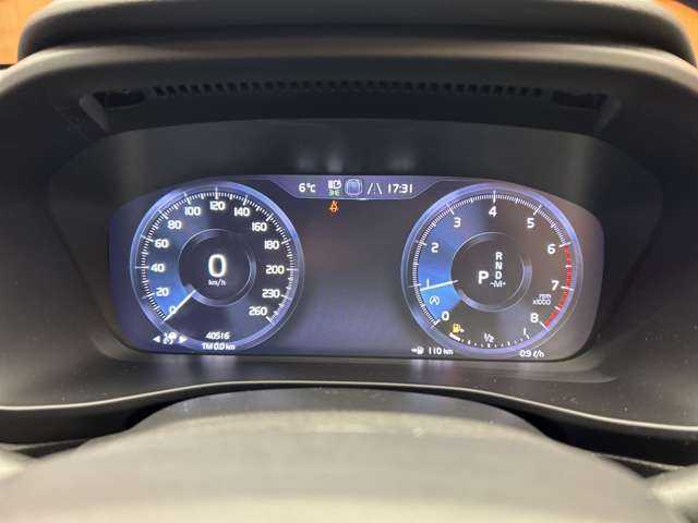 ボルボ ＸＣ４０ T4 モメンタム 千葉県 2019(令1)年 4.1万km アイスホワイト アダプティブクルーズコントロール　/半革シート　/純正HDDナビ　/TV　/360°/CarPlay　/Bluetooth接続　/電動シート　/シートヒーター　/LEDヘッドライト　/パークアシスト　/衝突軽減ブレーキ　/LKA　/BSM　/ETC