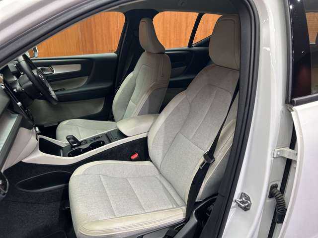 ボルボ ＸＣ４０ T4 モメンタム 千葉県 2019(令1)年 4.1万km アイスホワイト アダプティブクルーズコントロール　/半革シート　/純正HDDナビ　/TV　/360°/CarPlay　/Bluetooth接続　/電動シート　/シートヒーター　/LEDヘッドライト　/パークアシスト　/衝突軽減ブレーキ　/LKA　/BSM　/ETC