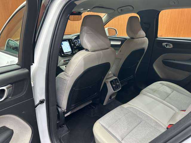 ボルボ ＸＣ４０ T4 モメンタム 千葉県 2019(令1)年 4.1万km アイスホワイト アダプティブクルーズコントロール　/半革シート　/純正HDDナビ　/TV　/360°/CarPlay　/Bluetooth接続　/電動シート　/シートヒーター　/LEDヘッドライト　/パークアシスト　/衝突軽減ブレーキ　/LKA　/BSM　/ETC