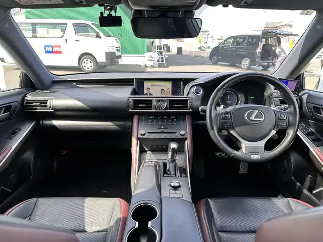 レクサス ＩＳ 300h Fスポーツ 宮城県 2019(平31)年 6.8万km ホワイトノーヴァガラスフレーク ムーンルーフ/BSM/RCTA/クリアランスソナー/バックソナー/革スポーツシートセット/・革スポーツシート/・ベンチレーション/・ポジションメモリー/・メモリー付電動チルト/テレスコピックステアリング/・SRSエアバッグ（後席サイド）/・ドアミラーメモリー機能/ステアリングヒーター/フルLEDヘッドランプ/寒冷地仕様/＝＝＝/TRDリアスポイラー（トランク）/セーフティシステムプラス/・プリクラッシュセーフティ/・レーンディパーチャーアラート/・オートマチックハイビーム/・レーダークルーズコントロール/純正ナビ/・CD/DVD/・Blu-ray/・Bluetooth/・フルセグTV/バックカメラ/ビルトインETC2.0/純正ドライブレコーダー/GPSレーダー探知機（AR-W81GA）/L_tex(合皮)シート/パワーシート/シートヒーター/革巻きステアリング/パドルシフト/オートライト/スマートキー＆プッシュスタート/電動格納ミラー/純正18インチAW/純正フロアマット/W/サイド/カーテン/ニーエアバッグ