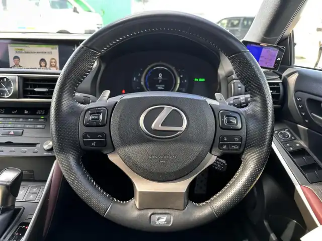 レクサス ＩＳ 300h Fスポーツ 宮城県 2019(平31)年 6.8万km ホワイトノーヴァガラスフレーク ムーンルーフ/BSM/RCTA/クリアランスソナー/バックソナー/革スポーツシートセット/・革スポーツシート/・ベンチレーション/・ポジションメモリー/・メモリー付電動チルト/テレスコピックステアリング/・SRSエアバッグ（後席サイド）/・ドアミラーメモリー機能/ステアリングヒーター/フルLEDヘッドランプ/寒冷地仕様/＝＝＝/TRDリアスポイラー（トランク）/セーフティシステムプラス/・プリクラッシュセーフティ/・レーンディパーチャーアラート/・オートマチックハイビーム/・レーダークルーズコントロール/純正ナビ/・CD/DVD/・Blu-ray/・Bluetooth/・フルセグTV/バックカメラ/ビルトインETC2.0/純正ドライブレコーダー/GPSレーダー探知機（AR-W81GA）/L_tex(合皮)シート/パワーシート/シートヒーター/革巻きステアリング/パドルシフト/オートライト/スマートキー＆プッシュスタート/電動格納ミラー/純正18インチAW/純正フロアマット/W/サイド/カーテン/ニーエアバッグ