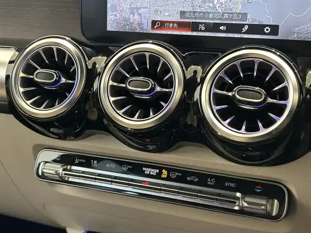 メルセデス・ベンツ Ｍ・ベンツ ＧＬＢ２００ｄ 4マチック 福岡県 2022(令4)年 4.3万km マウンテングレー ＳＲ　/レザーエクスクルーシブＰＫＧ　/白革　/ＡＣＣ／ＢＳＭ　/アンビエントライト　/純正ナビ　/３６０°カメラシステム　/Ｂｌｕｅｔｏｏｔｈ　/電動リアゲート　/前席パワーシート／シートヒーター　/純正１８インチＡＷ