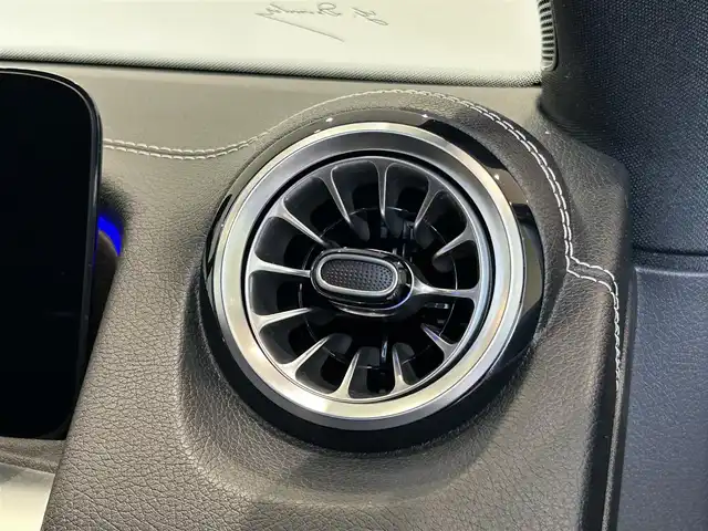 メルセデス・ベンツ Ｍ・ベンツ ＧＬＢ２００ｄ 4マチック 福岡県 2022(令4)年 4.3万km マウンテングレー ＳＲ　/レザーエクスクルーシブＰＫＧ　/白革　/ＡＣＣ／ＢＳＭ　/アンビエントライト　/純正ナビ　/３６０°カメラシステム　/Ｂｌｕｅｔｏｏｔｈ　/電動リアゲート　/前席パワーシート／シートヒーター　/純正１８インチＡＷ