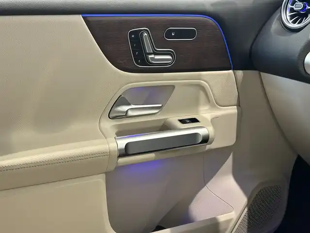 メルセデス・ベンツ Ｍ・ベンツ ＧＬＢ２００ｄ 4マチック 福岡県 2022(令4)年 4.3万km マウンテングレー ＳＲ　/レザーエクスクルーシブＰＫＧ　/白革　/ＡＣＣ／ＢＳＭ　/アンビエントライト　/純正ナビ　/３６０°カメラシステム　/Ｂｌｕｅｔｏｏｔｈ　/電動リアゲート　/前席パワーシート／シートヒーター　/純正１８インチＡＷ