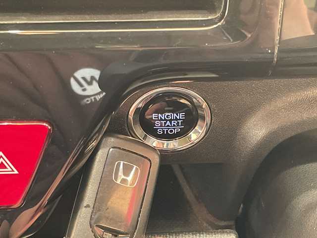 ホンダ ステップワゴン スパーダ 埼玉県 2016(平28)年 6.2万km ホワイトオーキッドパール ホンダセンシング /純正9インチメモリナビ/　　CD/DVD/BT/フルセグ /バックカメラ /両側パワースライドドア /レーダークルーズコントロール /LEDオートライト /純正16インチアルミホイール /ステアリングスイッチ /純正ETC