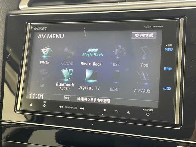 ホンダ シャトル ハイブリッド Z 沖縄県 2015(平27)年 10.5万km ホワイトオーキッドパール 無限エアロ　/純正ナビ(VXM-155VFi)/(フルセグＴＶ　ＤＶＤ再生　ＢＴ接続)/バックカメラ　/ＥＴＣ　/パドルシフト　/クルーズコントロール　/ハーフレザーシート　/シートヒーター　/ＬＥＤオートライト　/フォグランプ　/スマートキー/ステアリングスイッチ/電格ミラー/ドアバイザー/メッキパーツ