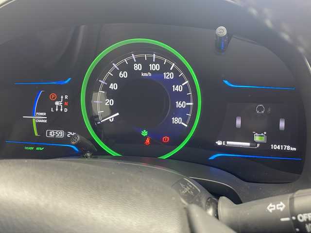 ホンダ シャトル ハイブリッド Z 沖縄県 2015(平27)年 10.5万km ホワイトオーキッドパール 無限エアロ　/純正ナビ(VXM-155VFi)/(フルセグＴＶ　ＤＶＤ再生　ＢＴ接続)/バックカメラ　/ＥＴＣ　/パドルシフト　/クルーズコントロール　/ハーフレザーシート　/シートヒーター　/ＬＥＤオートライト　/フォグランプ　/スマートキー/ステアリングスイッチ/電格ミラー/ドアバイザー/メッキパーツ