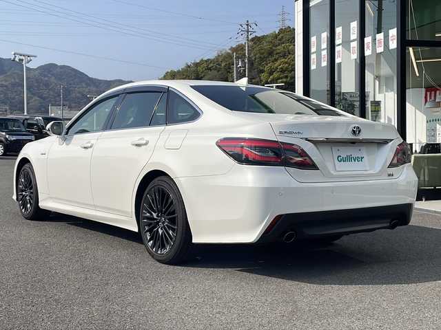 トヨタ クラウン ハイブリッド S スポーツスタイル 兵庫県 2020(令2)年 8.4万km ホワイトパールクリスタルシャイン 純正8型ナビ(BT/DVD/Blu-ray)/フルセグTV/バックカメラ/ビルトインETC2.0/ユピテルドライブレコーダー/レーダークルーズコントロール/クリアランスソナー/セーフティセンス/・レーントレーシングアシスト/・プリクラッシュセーフティ/・オートマチックハイビーム/・ロードサインアシスト/・先行車発進告知機能/ブラインドスポットモニター/リアクロストラフィックオートブレーキ/リアクロストラフィックアラート/スモーク加飾LEDヘッドランプ/本革巻きステアリング/ステアリングヒーター/パドルシフト/合皮/ファブリックコンビシート/前席パワーシート/シートヒーター/純正18インチアルミホイール/スマートエントリー/スタートシステム/禁煙車