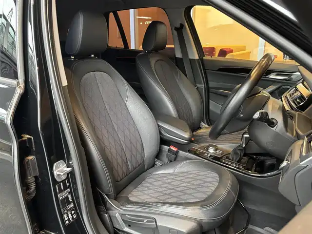 ＢＭＷ Ｘ１ xDrive 18d xライン 宮城県 2017(平29)年 5.1万km サファイアブラックP 純正ナビ/バックカメラ/CD/DVD再生/ハーフレザー(黒)/シーとヒーター/LEDヘッドライト/フロントフォグ/パワーバックドア/前後ドラレコ/ミラーETC/アイドリングストップ/ACC/レーンキープアシスト/インテリジェントセーフティ/ワンオーナー/スペアキー×１