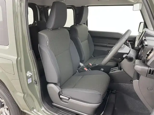 スズキ ジムニー XC 岡山県 2025(令7)年 0.1万km未満 ジャングルグリーン 届出済未使用車/シートヒーター/クルーズコントロール/ミラーヒーター/ステアリングスイッチ/チルトステアリング/ダウンヒルアシストコントロール/シートリフター/スマートキー×2/新車保証書/取扱説明書/ISOFIX/４WD/スズキセーフティーサポート/・デュアルセンサーブレーキサポート/・誤発進抑制機能/・車線逸脱警報機能/・ふらつき警報機能/・ハイビームアシスト/・先行車発進お知らせ機能/・標識認識機能/(進入禁止、はみ出し通行禁止、最高速度)
