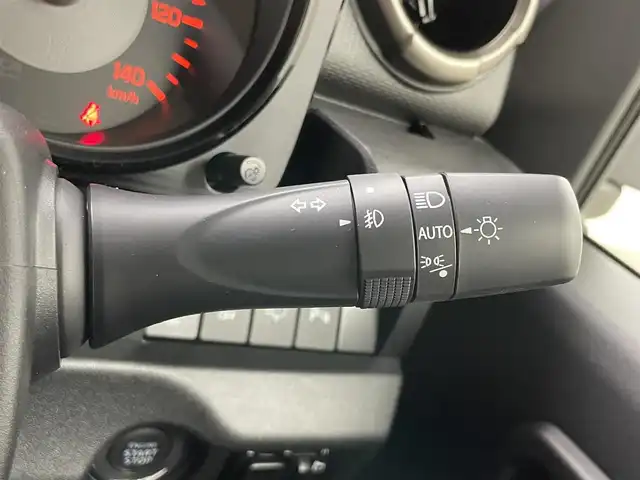 スズキ ジムニー XC 岡山県 2025(令7)年 0.1万km未満 ジャングルグリーン 届出済未使用車/シートヒーター/クルーズコントロール/ミラーヒーター/ステアリングスイッチ/チルトステアリング/ダウンヒルアシストコントロール/シートリフター/スマートキー×2/新車保証書/取扱説明書/ISOFIX/４WD/スズキセーフティーサポート/・デュアルセンサーブレーキサポート/・誤発進抑制機能/・車線逸脱警報機能/・ふらつき警報機能/・ハイビームアシスト/・先行車発進お知らせ機能/・標識認識機能/(進入禁止、はみ出し通行禁止、最高速度)