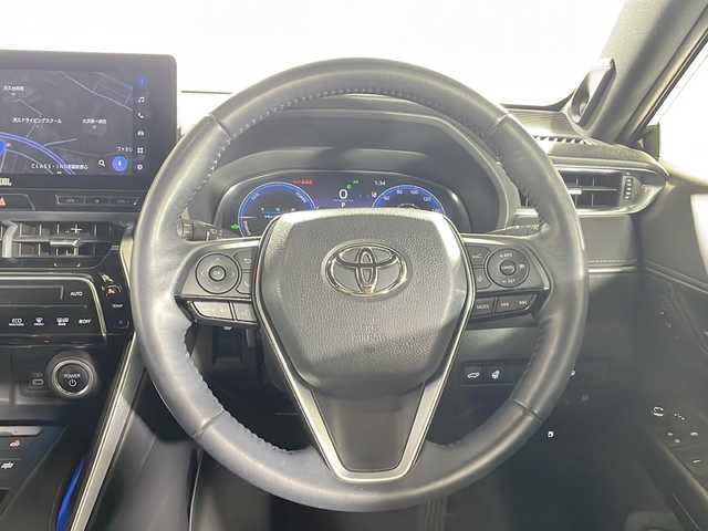 トヨタ ハリアー ハイブリッド Z レザーパッケージ 沖縄県 2023(令5)年 2.8万km プレシャスブラックパール 禁煙車/JBLサウンド/純正ディスプレイオーディオ/BT/フルセグ/バックカメラ/ビルトインETC2.0/デジタルインナーミラー/トヨタセーフティセンス/プリクラッシュセーフティ/レーンキープアシスト/レーダークルーズコントロール/クリアランスソナー/横滑り防止装置/ブラインドスポットモニター/オートマチックハイビーム/LEDヘッドライト/オートライト/アイドリングストップ/パワーバックドア/レザーシート/D+N席シートヒーター/D+N席シートエアコン/D+N席パワーシート/ステアリングヒーター/純正19インチAW/純正フロアマット/プッシュスタート/スマートキー/取扱説明書