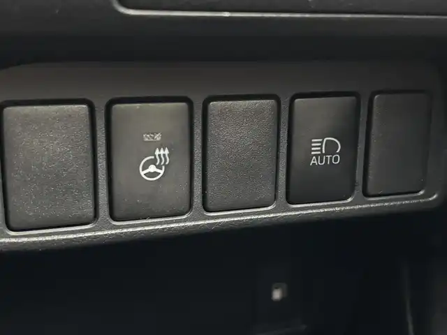 レクサス ＣＴ 200h バージョンC 大分県 2022(令4)年 1.6万km ソニッククォーツ ・純正ナビ(CD.DVD.SD.BT.USB.AUX)/・バックカメラ/・プリクラッシュセーフティ/・コーナーセンサー/・レーダークルーズコントロール/・ETC 2.0/・パワーシート/・シートメモリー/・シートヒーター/・パドルシフト/・ステアリングリモコン/・ハンドルヒーター/・オートハイビーム/・スマートキー