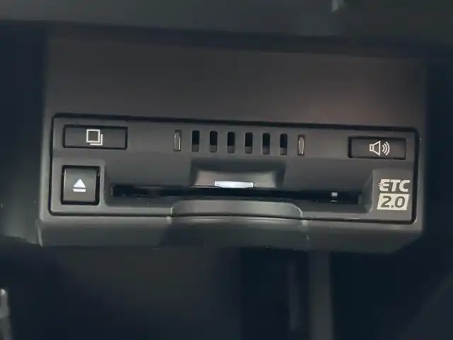 レクサス ＣＴ 200h バージョンC 大分県 2022(令4)年 1.6万km ソニッククォーツ ・純正ナビ(CD.DVD.SD.BT.USB.AUX)/・バックカメラ/・プリクラッシュセーフティ/・コーナーセンサー/・レーダークルーズコントロール/・ETC 2.0/・パワーシート/・シートメモリー/・シートヒーター/・パドルシフト/・ステアリングリモコン/・ハンドルヒーター/・オートハイビーム/・スマートキー