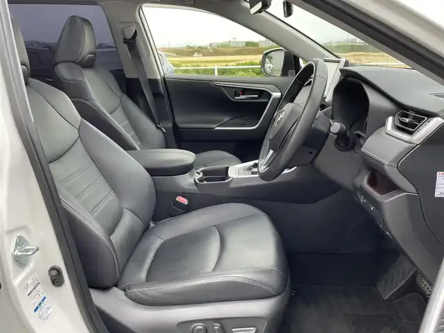 トヨタ ＲＡＶ４ G Zパッケージ 佐賀県 2020(令2)年 3.7万km ホワイトパールクリスタルシャイン ワンオーナー/パノラマムーンルーフ/デジタルインナーミラー/トヨタセーフティーセンス/・プリクラッシュセーフティ/・レーンディパーチャーアラート/・レーダークルーズコントロール/・ブラインドスポットモニター/・クリアランスソナー/・PKSB[パーキングサポートブレーキ]/・RSA[ロードサインアシスト]/9インチSDナビ/・Bluetooth/CD/DVD/フルセグTV/バックカメラ/前後ドライブレコーダー/ETC/合皮シート/DN席シートヒーター/D席メモリ付きパワーシート/革巻きステアリング/ステアリングリモコン/ステアリングヒーター/パワーバックドア/純正フロアマット/純正19インチアルミホイール/スマートキー/スペアキー/オートマチックハイビーム/ドアバイザー