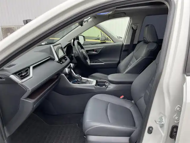トヨタ ＲＡＶ４ G Zパッケージ 佐賀県 2020(令2)年 3.7万km ホワイトパールクリスタルシャイン ワンオーナー/パノラマムーンルーフ/デジタルインナーミラー/トヨタセーフティーセンス/・プリクラッシュセーフティ/・レーンディパーチャーアラート/・レーダークルーズコントロール/・ブラインドスポットモニター/・クリアランスソナー/・PKSB[パーキングサポートブレーキ]/・RSA[ロードサインアシスト]/9インチSDナビ/・Bluetooth/CD/DVD/フルセグTV/バックカメラ/前後ドライブレコーダー/ETC/合皮シート/DN席シートヒーター/D席メモリ付きパワーシート/革巻きステアリング/ステアリングリモコン/ステアリングヒーター/パワーバックドア/純正フロアマット/純正19インチアルミホイール/スマートキー/スペアキー/オートマチックハイビーム/ドアバイザー