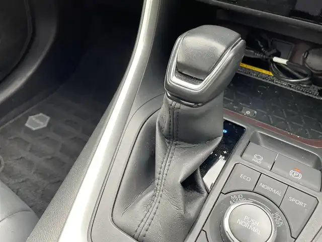 トヨタ ＲＡＶ４ G Zパッケージ 佐賀県 2020(令2)年 3.7万km ホワイトパールクリスタルシャイン ワンオーナー/パノラマムーンルーフ/デジタルインナーミラー/トヨタセーフティーセンス/・プリクラッシュセーフティ/・レーンディパーチャーアラート/・レーダークルーズコントロール/・ブラインドスポットモニター/・クリアランスソナー/・PKSB[パーキングサポートブレーキ]/・RSA[ロードサインアシスト]/9インチSDナビ/・Bluetooth/CD/DVD/フルセグTV/バックカメラ/前後ドライブレコーダー/ETC/合皮シート/DN席シートヒーター/D席メモリ付きパワーシート/革巻きステアリング/ステアリングリモコン/ステアリングヒーター/パワーバックドア/純正フロアマット/純正19インチアルミホイール/スマートキー/スペアキー/オートマチックハイビーム/ドアバイザー