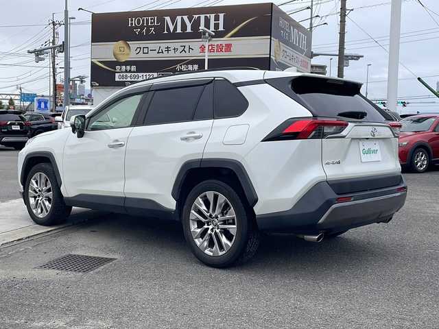 トヨタ ＲＡＶ４ G Zパッケージ 徳島県 2020(令2)年 3.7万km ホワイトパールクリスタルシャイン ワンオーナー/パノラマムーンルーフ/デジタルインナーミラー/トヨタセーフティーセンス/・プリクラッシュセーフティ/・レーンディパーチャーアラート/・レーダークルーズコントロール/・ブラインドスポットモニター/・クリアランスソナー/・PKSB[パーキングサポートブレーキ]/・RSA[ロードサインアシスト]/9インチSDナビ/・Bluetooth/CD/DVD/フルセグTV/バックカメラ/前後ドライブレコーダー/ETC/合皮シート/DN席シートヒーター/D席メモリ付きパワーシート/革巻きステアリング/ステアリングリモコン/ステアリングヒーター/パワーバックドア/純正フロアマット/純正19インチアルミホイール/スマートキー/スペアキー/オートマチックハイビーム/ドアバイザー