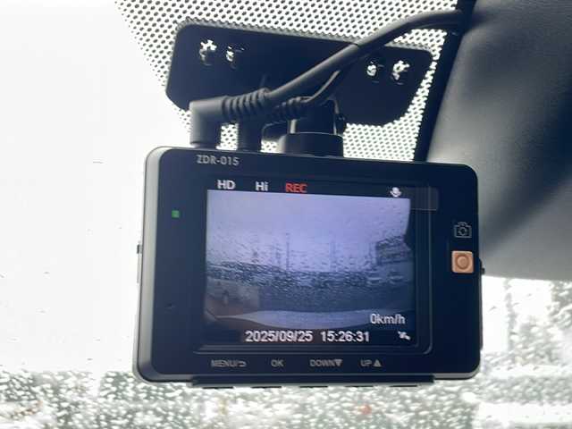 トヨタ ＲＡＶ４ G Zパッケージ 徳島県 2020(令2)年 3.7万km ホワイトパールクリスタルシャイン ワンオーナー/パノラマムーンルーフ/デジタルインナーミラー/トヨタセーフティーセンス/・プリクラッシュセーフティ/・レーンディパーチャーアラート/・レーダークルーズコントロール/・ブラインドスポットモニター/・クリアランスソナー/・PKSB[パーキングサポートブレーキ]/・RSA[ロードサインアシスト]/9インチSDナビ/・Bluetooth/CD/DVD/フルセグTV/バックカメラ/前後ドライブレコーダー/ETC/合皮シート/DN席シートヒーター/D席メモリ付きパワーシート/革巻きステアリング/ステアリングリモコン/ステアリングヒーター/パワーバックドア/純正フロアマット/純正19インチアルミホイール/スマートキー/スペアキー/オートマチックハイビーム/ドアバイザー