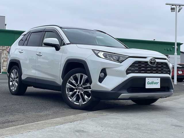 トヨタ ＲＡＶ４ G Zパッケージ 徳島県 2020(令2)年 3.7万km ホワイトパールクリスタルシャイン ワンオーナー/パノラマムーンルーフ/デジタルインナーミラー/トヨタセーフティーセンス/・プリクラッシュセーフティ/・レーンディパーチャーアラート/・レーダークルーズコントロール/・ブラインドスポットモニター/・クリアランスソナー/・PKSB[パーキングサポートブレーキ]/・RSA[ロードサインアシスト]/9インチSDナビ/・Bluetooth/CD/DVD/フルセグTV/バックカメラ/前後ドライブレコーダー/ETC/合皮シート/DN席シートヒーター/D席メモリ付きパワーシート/革巻きステアリング/ステアリングリモコン/ステアリングヒーター/パワーバックドア/純正フロアマット/純正19インチアルミホイール/スマートキー/スペアキー/オートマチックハイビーム/ドアバイザー