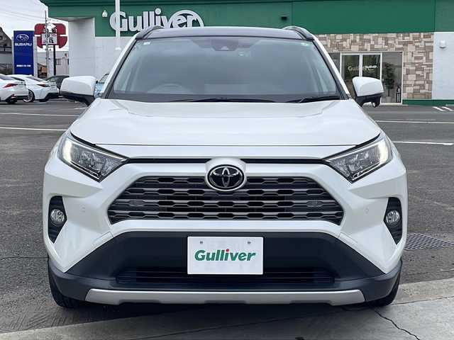 トヨタ ＲＡＶ４ G Zパッケージ 徳島県 2020(令2)年 3.7万km ホワイトパールクリスタルシャイン ワンオーナー/パノラマムーンルーフ/デジタルインナーミラー/トヨタセーフティーセンス/・プリクラッシュセーフティ/・レーンディパーチャーアラート/・レーダークルーズコントロール/・ブラインドスポットモニター/・クリアランスソナー/・PKSB[パーキングサポートブレーキ]/・RSA[ロードサインアシスト]/9インチSDナビ/・Bluetooth/CD/DVD/フルセグTV/バックカメラ/前後ドライブレコーダー/ETC/合皮シート/DN席シートヒーター/D席メモリ付きパワーシート/革巻きステアリング/ステアリングリモコン/ステアリングヒーター/パワーバックドア/純正フロアマット/純正19インチアルミホイール/スマートキー/スペアキー/オートマチックハイビーム/ドアバイザー