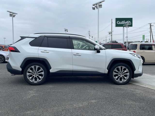 トヨタ ＲＡＶ４ G Zパッケージ 徳島県 2020(令2)年 3.7万km ホワイトパールクリスタルシャイン ワンオーナー/パノラマムーンルーフ/デジタルインナーミラー/トヨタセーフティーセンス/・プリクラッシュセーフティ/・レーンディパーチャーアラート/・レーダークルーズコントロール/・ブラインドスポットモニター/・クリアランスソナー/・PKSB[パーキングサポートブレーキ]/・RSA[ロードサインアシスト]/9インチSDナビ/・Bluetooth/CD/DVD/フルセグTV/バックカメラ/前後ドライブレコーダー/ETC/合皮シート/DN席シートヒーター/D席メモリ付きパワーシート/革巻きステアリング/ステアリングリモコン/ステアリングヒーター/パワーバックドア/純正フロアマット/純正19インチアルミホイール/スマートキー/スペアキー/オートマチックハイビーム/ドアバイザー