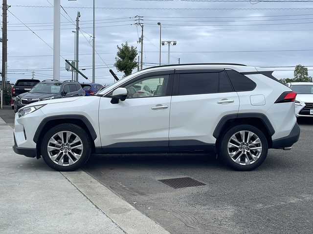 トヨタ ＲＡＶ４ G Zパッケージ 徳島県 2020(令2)年 3.7万km ホワイトパールクリスタルシャイン ワンオーナー/パノラマムーンルーフ/デジタルインナーミラー/トヨタセーフティーセンス/・プリクラッシュセーフティ/・レーンディパーチャーアラート/・レーダークルーズコントロール/・ブラインドスポットモニター/・クリアランスソナー/・PKSB[パーキングサポートブレーキ]/・RSA[ロードサインアシスト]/9インチSDナビ/・Bluetooth/CD/DVD/フルセグTV/バックカメラ/前後ドライブレコーダー/ETC/合皮シート/DN席シートヒーター/D席メモリ付きパワーシート/革巻きステアリング/ステアリングリモコン/ステアリングヒーター/パワーバックドア/純正フロアマット/純正19インチアルミホイール/スマートキー/スペアキー/オートマチックハイビーム/ドアバイザー