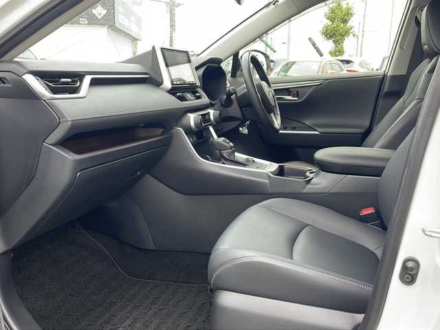 トヨタ ＲＡＶ４ G Zパッケージ 徳島県 2020(令2)年 3.7万km ホワイトパールクリスタルシャイン ワンオーナー/パノラマムーンルーフ/デジタルインナーミラー/トヨタセーフティーセンス/・プリクラッシュセーフティ/・レーンディパーチャーアラート/・レーダークルーズコントロール/・ブラインドスポットモニター/・クリアランスソナー/・PKSB[パーキングサポートブレーキ]/・RSA[ロードサインアシスト]/9インチSDナビ/・Bluetooth/CD/DVD/フルセグTV/バックカメラ/前後ドライブレコーダー/ETC/合皮シート/DN席シートヒーター/D席メモリ付きパワーシート/革巻きステアリング/ステアリングリモコン/ステアリングヒーター/パワーバックドア/純正フロアマット/純正19インチアルミホイール/スマートキー/スペアキー/オートマチックハイビーム/ドアバイザー