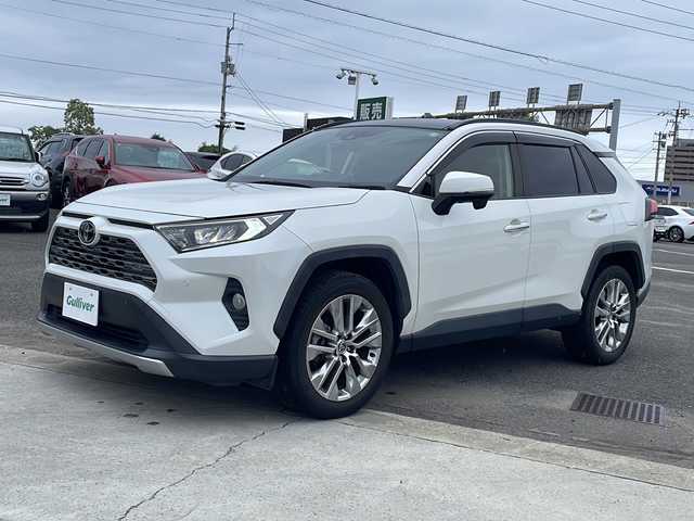 トヨタ ＲＡＶ４ G Zパッケージ 徳島県 2020(令2)年 3.7万km ホワイトパールクリスタルシャイン ワンオーナー/パノラマムーンルーフ/デジタルインナーミラー/トヨタセーフティーセンス/・プリクラッシュセーフティ/・レーンディパーチャーアラート/・レーダークルーズコントロール/・ブラインドスポットモニター/・クリアランスソナー/・PKSB[パーキングサポートブレーキ]/・RSA[ロードサインアシスト]/9インチSDナビ/・Bluetooth/CD/DVD/フルセグTV/バックカメラ/前後ドライブレコーダー/ETC/合皮シート/DN席シートヒーター/D席メモリ付きパワーシート/革巻きステアリング/ステアリングリモコン/ステアリングヒーター/パワーバックドア/純正フロアマット/純正19インチアルミホイール/スマートキー/スペアキー/オートマチックハイビーム/ドアバイザー