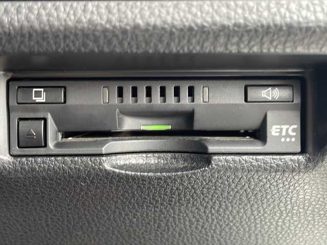 トヨタ ＲＡＶ４ G Zパッケージ 徳島県 2020(令2)年 3.7万km ホワイトパールクリスタルシャイン ワンオーナー/パノラマムーンルーフ/デジタルインナーミラー/トヨタセーフティーセンス/・プリクラッシュセーフティ/・レーンディパーチャーアラート/・レーダークルーズコントロール/・ブラインドスポットモニター/・クリアランスソナー/・PKSB[パーキングサポートブレーキ]/・RSA[ロードサインアシスト]/9インチSDナビ/・Bluetooth/CD/DVD/フルセグTV/バックカメラ/前後ドライブレコーダー/ETC/合皮シート/DN席シートヒーター/D席メモリ付きパワーシート/革巻きステアリング/ステアリングリモコン/ステアリングヒーター/パワーバックドア/純正フロアマット/純正19インチアルミホイール/スマートキー/スペアキー/オートマチックハイビーム/ドアバイザー