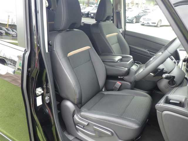 日産 セレナ ハイウェイスター V 千葉県 2023(令5)年 3.5万km ダイヤモンドブラック エマージェンシーブレーキ/プロパイロット/インテリジェントクルーズコントロール/インテリジェントルームミラー/ハンズフリー両側パワースライドドア/ワイヤレス充電/純正コネクトナビ/地デジTV/【Bluetooth接続】/アラウンドビューモニター/ETC（2.0）/LEDヘッドライト/コーナーセンサー/純正16インチアルミホイル/サイド/カーテンエアバッグ/インテリジェントキー