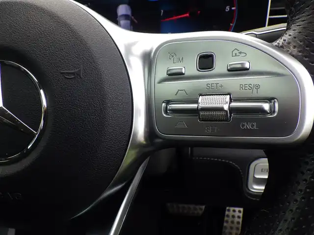 メルセデス・ベンツ ＧＬＥ４００ｄ 4MATIC スポーツ 千葉県 2020(令2)年 4.1万km オブシディアンブラック アクティブブレーキアシスト/レーンキーピングアシスト/ブラインドスポットアシスト/アテンションアシスト/ヘッドアップディスプレイ/パノラミックスライディングルーフ/パワーバックドア/パフュームアトマイザー/ブラックレザーシート/各席パワーシート/シートヒーター/前席エアシート/純正ナビ/地デジTV/【Bluetooth接続】/360°カメラ/ドライブレコーダー（前後撮影）/ブルメスター/ディストロニック/革巻きステアリング/ステアリングスイッチ/パドルシフト/ETC（2.0）/LEDヘッドライト/ウインカーミラー/パークトロニック/純正20インチアルミホイル/サイド/カーテンエアバッグ/キーレスゴー