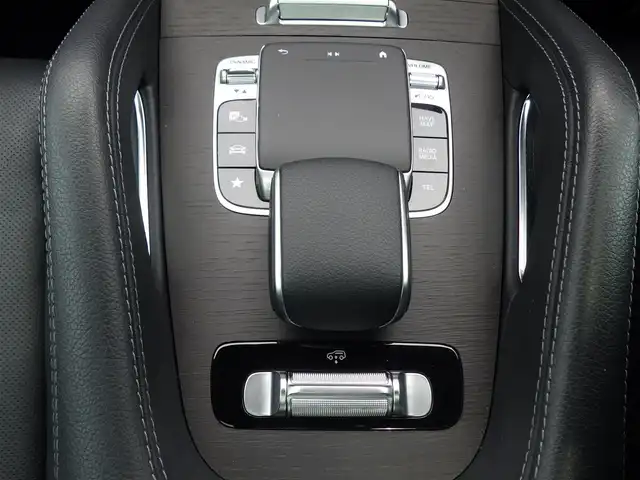 メルセデス・ベンツ ＧＬＥ４００ｄ 4MATIC スポーツ 千葉県 2020(令2)年 4.1万km オブシディアンブラック アクティブブレーキアシスト/レーンキーピングアシスト/ブラインドスポットアシスト/アテンションアシスト/ヘッドアップディスプレイ/パノラミックスライディングルーフ/パワーバックドア/パフュームアトマイザー/ブラックレザーシート/各席パワーシート/シートヒーター/前席エアシート/純正ナビ/地デジTV/【Bluetooth接続】/360°カメラ/ドライブレコーダー（前後撮影）/ブルメスター/ディストロニック/革巻きステアリング/ステアリングスイッチ/パドルシフト/ETC（2.0）/LEDヘッドライト/ウインカーミラー/パークトロニック/純正20インチアルミホイル/サイド/カーテンエアバッグ/キーレスゴー