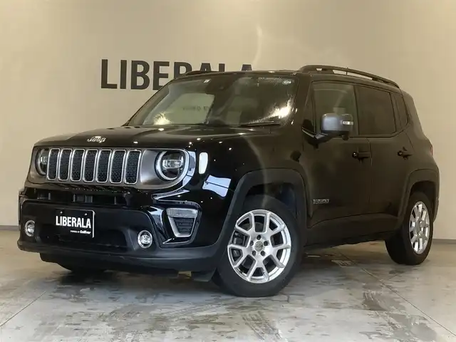 クライスラー・ジープ ジープ レネゲード リミテッド 熊本県 2021(令3)年 4.8万km ブラック ・スマートキー/・プッシュスタート/・自動緊急ブレーキ/・レーンセンス/・パークセンス/・ブラインドスポットモニター/・アクティブヘッドライト/・クスーズコントロール(追従式)/・黒革シート/・前席パワーシート/・前席シートヒーター /・ハンドルヒーター /・純正メモリナビ/　【BT・USB・AUX・AppleCarPlay・AndroidAuto】/・フルセグTV/・バックカメラ/・ETC/・ドライブレコーダー(前後録画)/・LEDヘッドランプ/・LEDフォグランプ/・純正マット