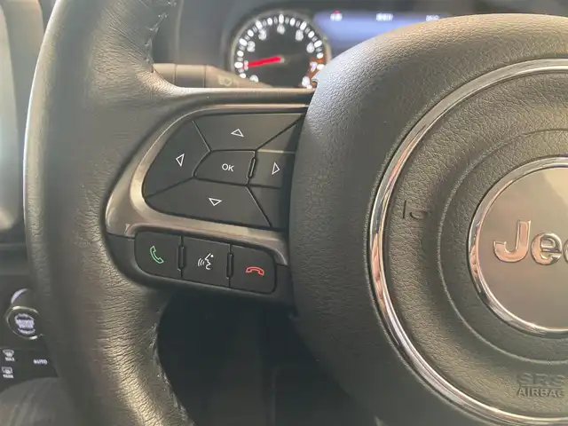 クライスラー・ジープ ジープ レネゲード リミテッド 熊本県 2021(令3)年 4.8万km ブラック ・スマートキー/・プッシュスタート/・自動緊急ブレーキ/・レーンセンス/・パークセンス/・ブラインドスポットモニター/・アクティブヘッドライト/・クスーズコントロール(追従式)/・黒革シート/・前席パワーシート/・前席シートヒーター /・ハンドルヒーター /・純正メモリナビ/　【BT・USB・AUX・AppleCarPlay・AndroidAuto】/・フルセグTV/・バックカメラ/・ETC/・ドライブレコーダー(前後録画)/・LEDヘッドランプ/・LEDフォグランプ/・純正マット