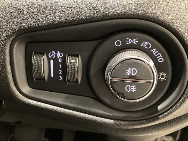 クライスラー・ジープ ジープ レネゲード リミテッド 熊本県 2021(令3)年 4.8万km ブラック ・スマートキー/・プッシュスタート/・自動緊急ブレーキ/・レーンセンス/・パークセンス/・ブラインドスポットモニター/・アクティブヘッドライト/・クスーズコントロール(追従式)/・黒革シート/・前席パワーシート/・前席シートヒーター /・ハンドルヒーター /・純正メモリナビ/　【BT・USB・AUX・AppleCarPlay・AndroidAuto】/・フルセグTV/・バックカメラ/・ETC/・ドライブレコーダー(前後録画)/・LEDヘッドランプ/・LEDフォグランプ/・純正マット