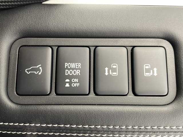 三菱 デリカＤ：５ シャモニー 愛知県 2025(令7)年 0.1千km 黒 登録済未使用車/衝突被害軽減ブレーキ/純正11インチSDナビ（あり）/フリップダウンモニター/全方位カメラ/両側パワースライドドア/レーダークルーズコントロール/シートヒーター/フルセグTV/4WD/CD DVD/Bluetooth/バックカメラ/電動リアゲート/パワーシート/純正アルミホイール/ブラインドスポットモニター/LEDヘッドライト/パドルシフト/ステアリングヒーター/オートマチックハイビーム/ステアリングスイッチ/スマートキー/プッシュスタート