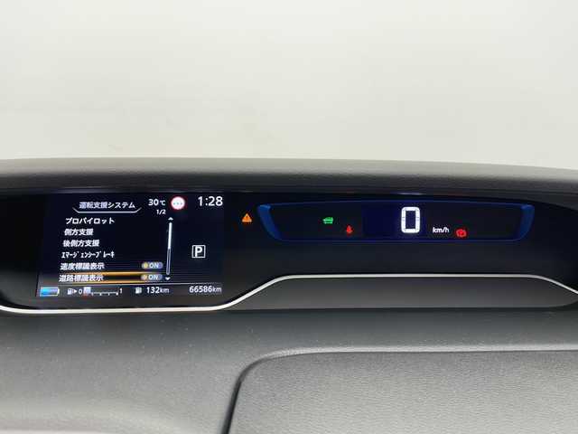 日産 セレナ e－パワー ハイウェイスター V 長野県 2021(令3)年 6.7万km ブリリアントホワイトパール 社外SDナビ/Bluetooth/CD/DVD/フルセグTV/全方位カメラ/社外前後ドライブレコーダー/ETC/デジタルインナーミラー/横滑り防止装置/衝突被害軽減システム/プロパイロット/駐車支援/ふらつき警報/側方支援/後側支援/速度標識表示/道路標識表示/ステアリングスイッチ/両側パワースライドドア/純正フロアマット/ドアバイザー/純正15インチAW装着/社外AW付き夏タイヤ4本積込/電動格納ミラー/コーナーセンサー/スマートキー/スペアキー1本/LEDヘッドライト